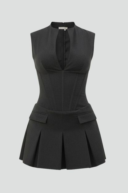 Robe courte structurée pour femme avec coupe sans manches et jupe plissée-Mini Dress-Gigié