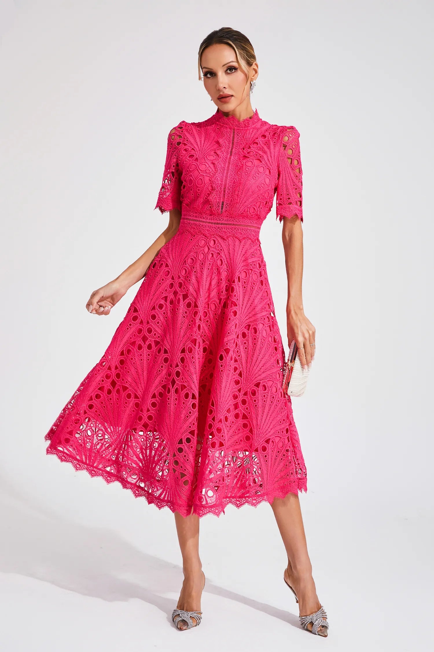 Robe midi femme avec structure en dentelle et col montant-Midi Dress-Gigié