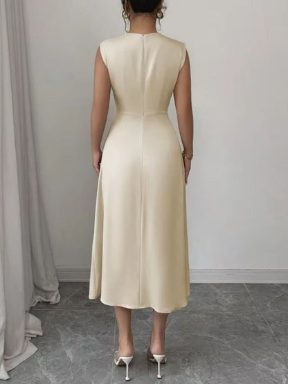 Robe midi sans manches avec col montant et jupe évasée-Midi Dress-Gigié