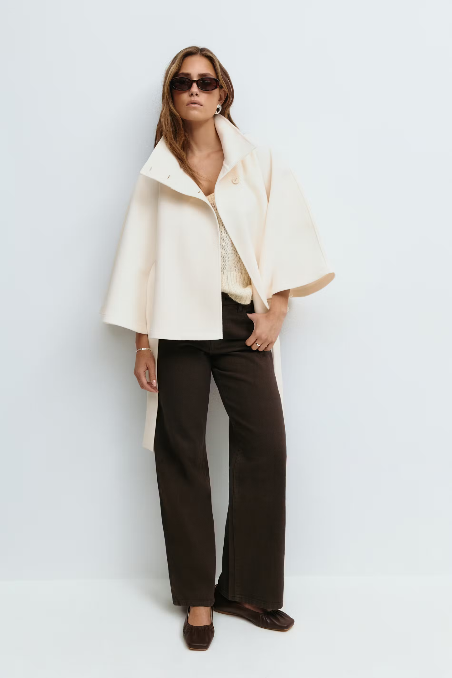Cape femme avec col montant et ceinture à nouer
