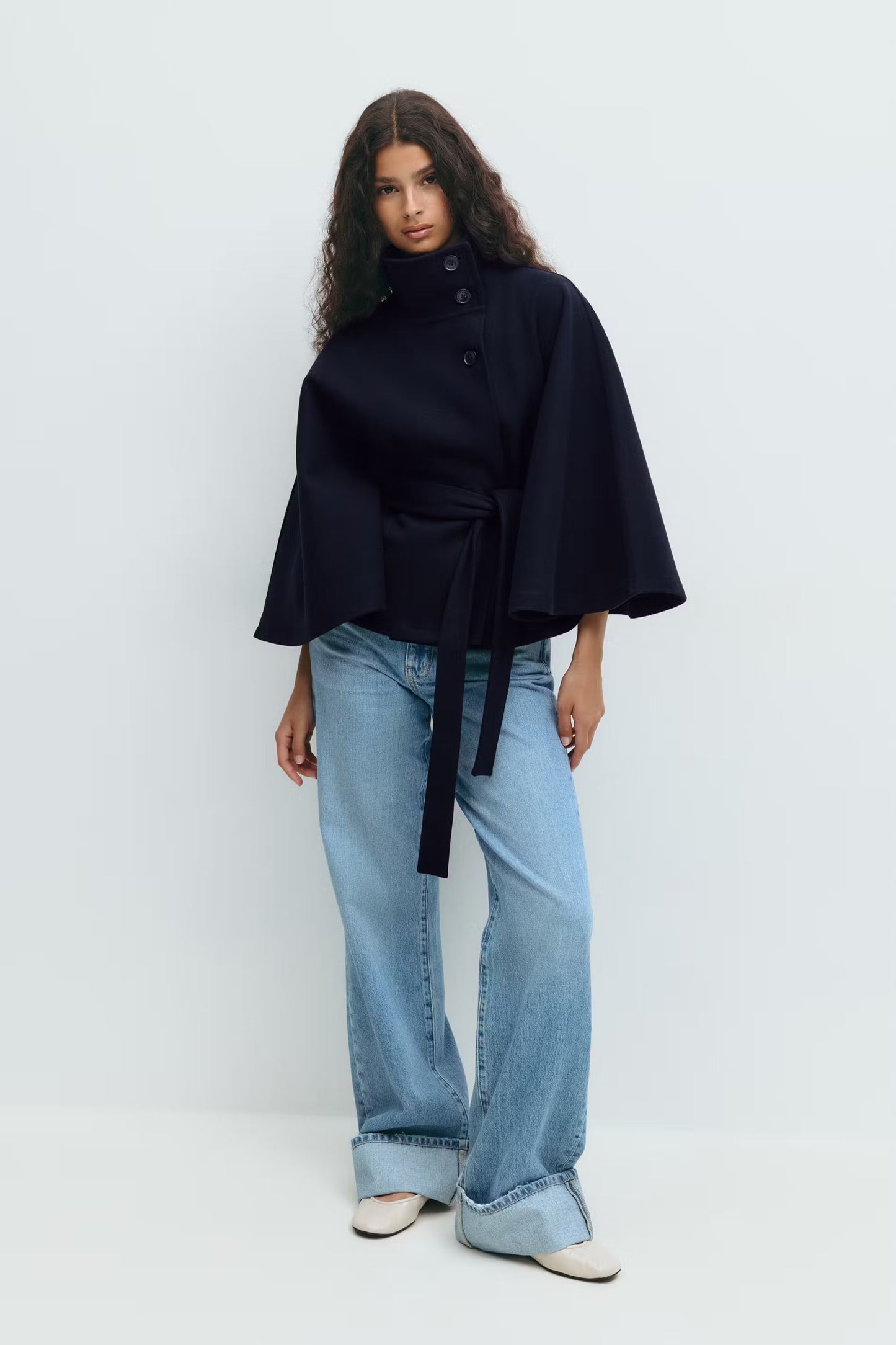 Cape femme avec col montant et ceinture à nouer