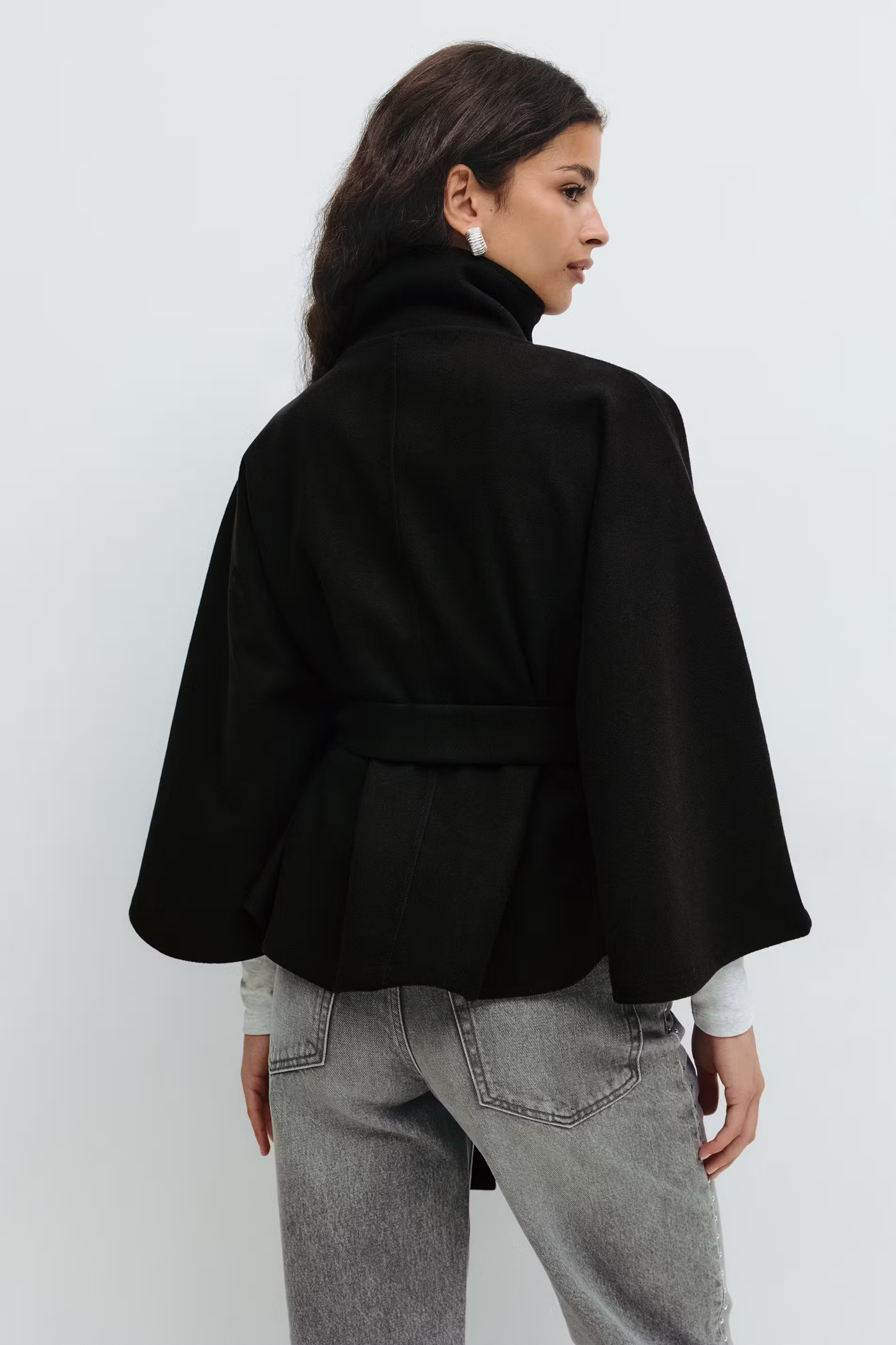 Cape femme avec col montant et ceinture à nouer
