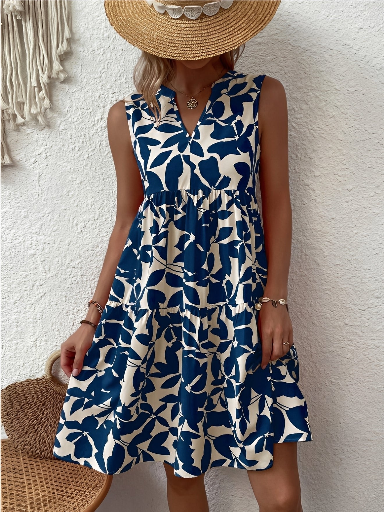 Robe courte femme sans manches avec encolure en V et jupe étagée