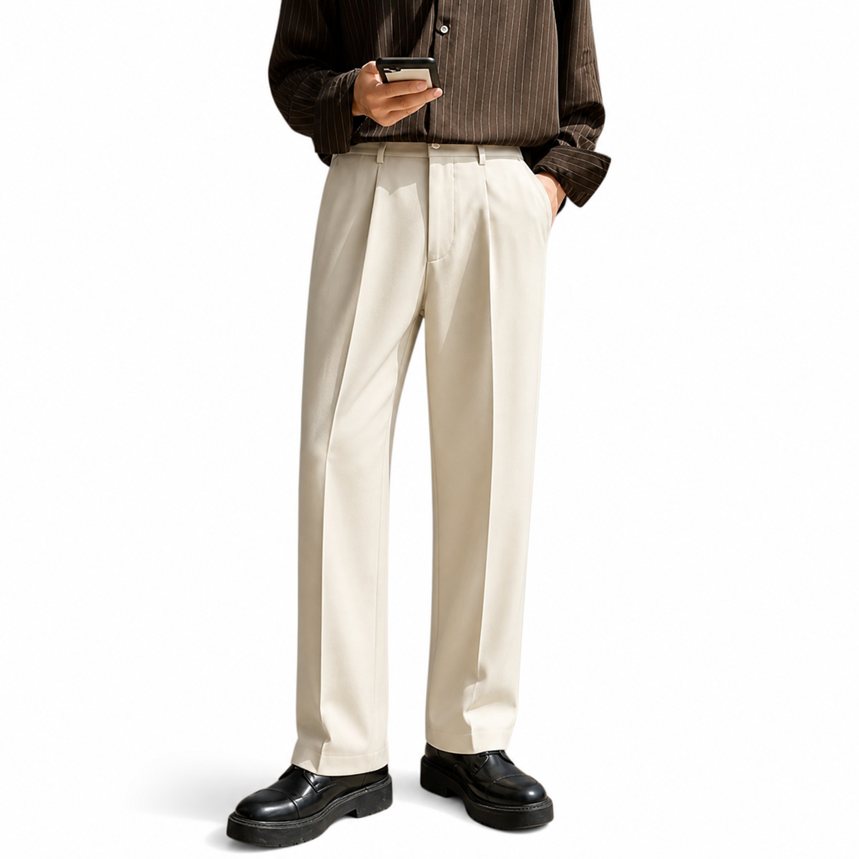Pantalon homme à coupe droite avec plis frontaux et fermeture boutonnée