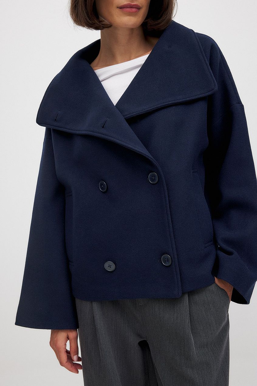 Veste courte pour femme avec deux rangées de boutons et large col-Womens Coat-Gigié