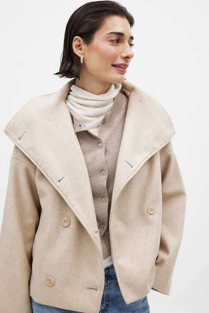 Veste courte pour femme avec deux rangées de boutons et large col-Womens Coat-Gigié
