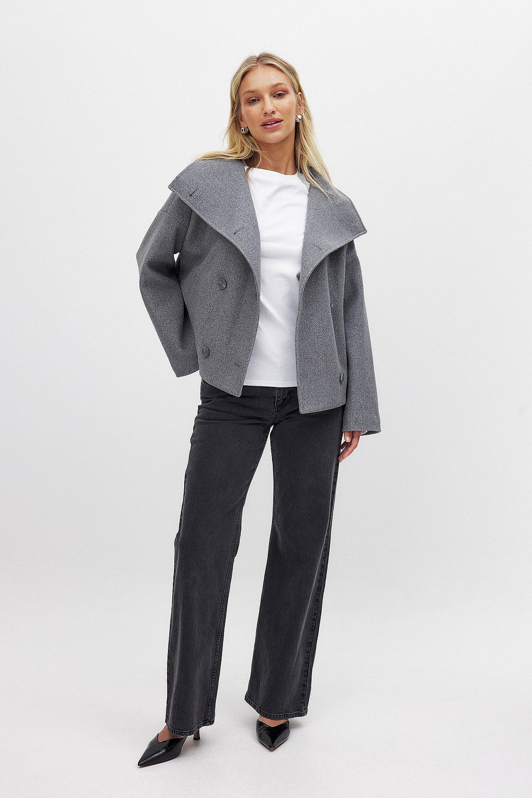 Veste courte pour femme avec deux rangées de boutons et large col-Womens Coat-Gigié